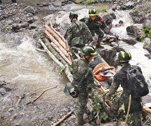 解放军和武警部队官兵、民兵迅速投入防汛抢险